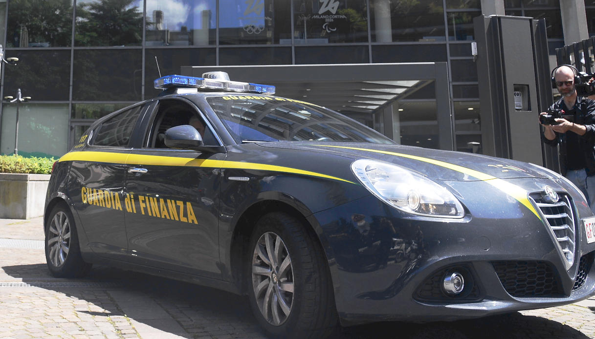 Un'auto della Guardia di Finanza