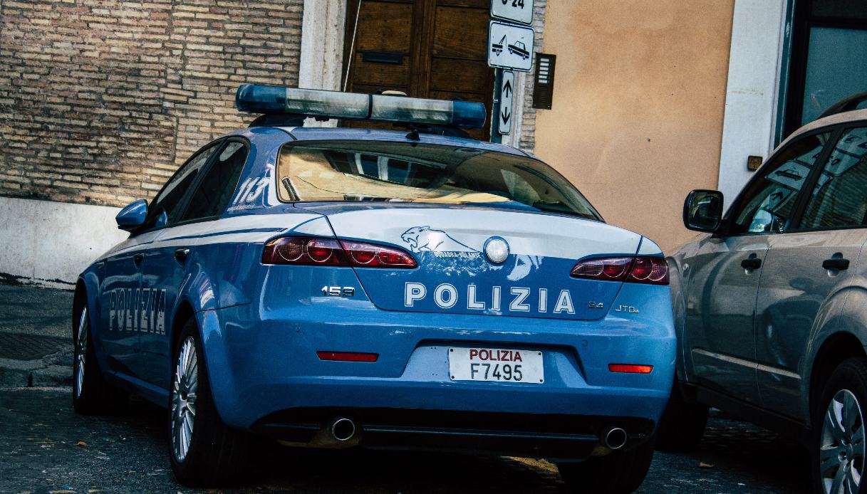 https://wips.plug.it/cips/notizie.virgilio.it/cms/2024/10/femminicidio-gravina-in-puglia-polizia.jpg