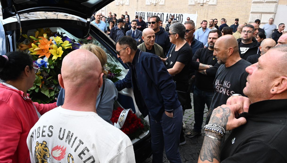 Funerali Adamo Dionisi, chi c'era