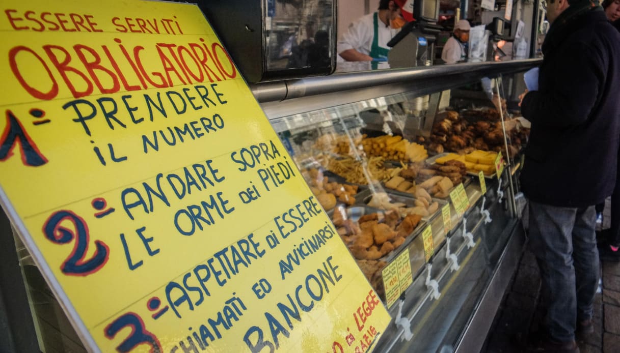 https://wips.plug.it/cips/notizie.virgilio.it/cms/2024/10/giannasi-pollo-milano.jpg