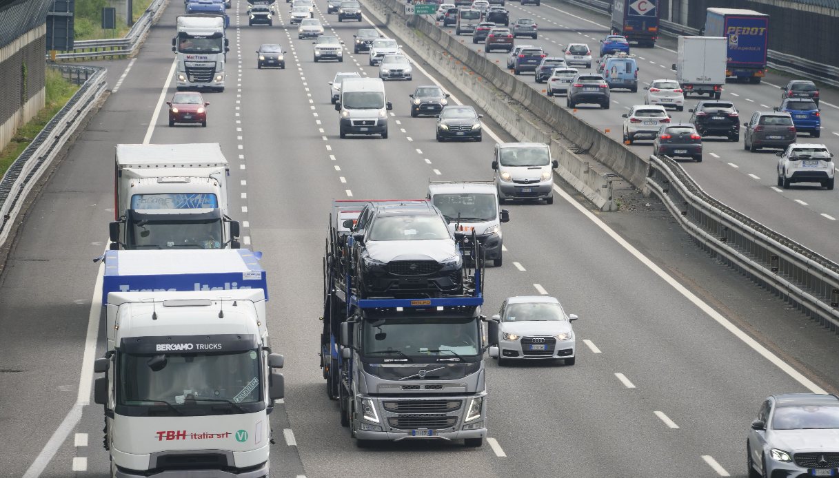 Incidente su A4 Bergamo, coinvolti più veicoli e almeno 20 persone: coda di 8km fino a Capriate verso Milano