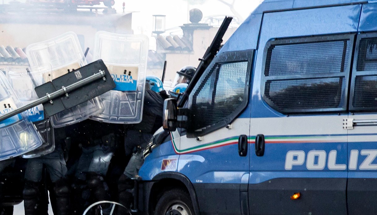 Polizia agenti attacchi