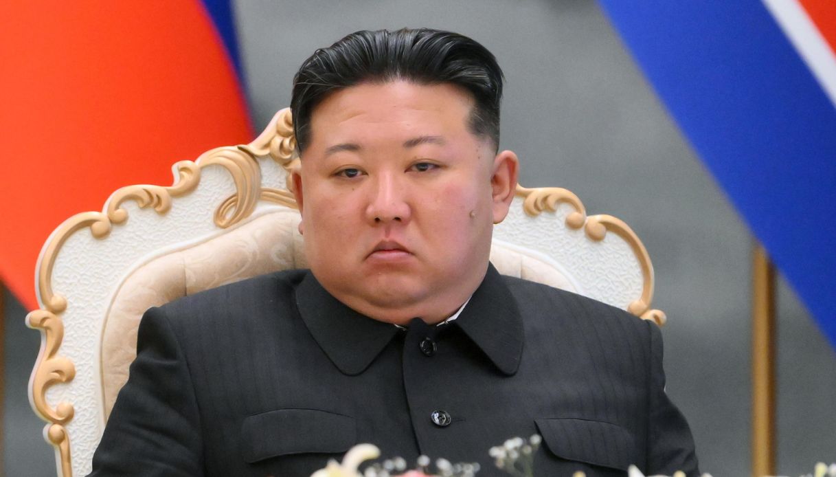 https://wips.plug.it/cips/notizie.virgilio.it/cms/2024/10/kim-jong-un-corea-del-nord-palloncini.jpg