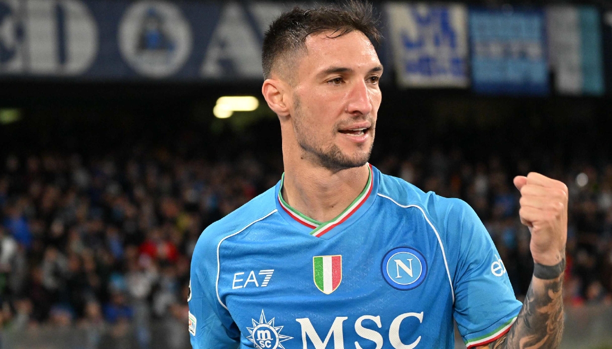 https://wips.plug.it/cips/notizie.virgilio.it/cms/2024/10/matteo-politano-auto-rubata-napoli.jpg