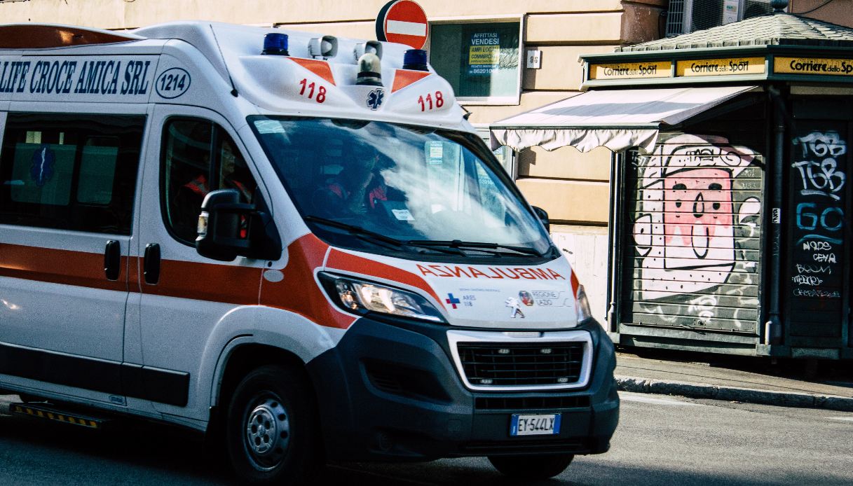 Studentessa 14enne morta schiacciata dal bus a Piacenza fuori dalla scuola, incidente avvenuto nel parcheggio