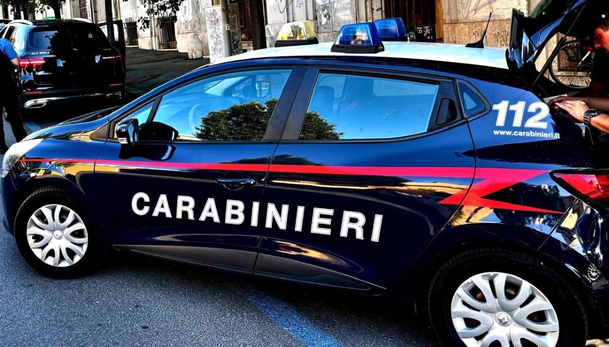 45enne ucciso nel Milanese a colpi di arma da fuoco, ferito al petto dal marito 78enne dell