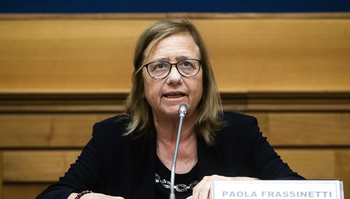 https://wips.plug.it/cips/notizie.virgilio.it/cms/2024/10/paola-frassinetti-fascismo-sottosegretaria-fdi.jpg