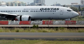 qantas film nudità contenuti espliciti volo aereo