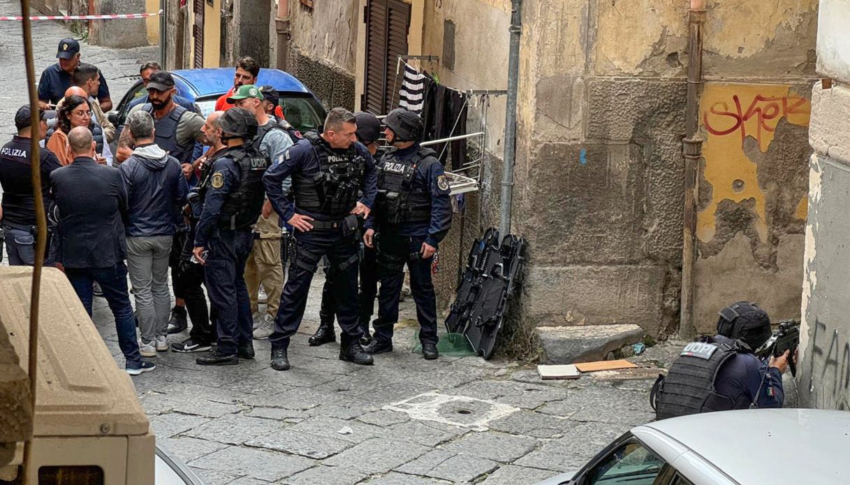 https://wips.plug.it/cips/notizie.virgilio.it/cms/2024/10/quartieri-spagnoli-napoli-polizia.jpg