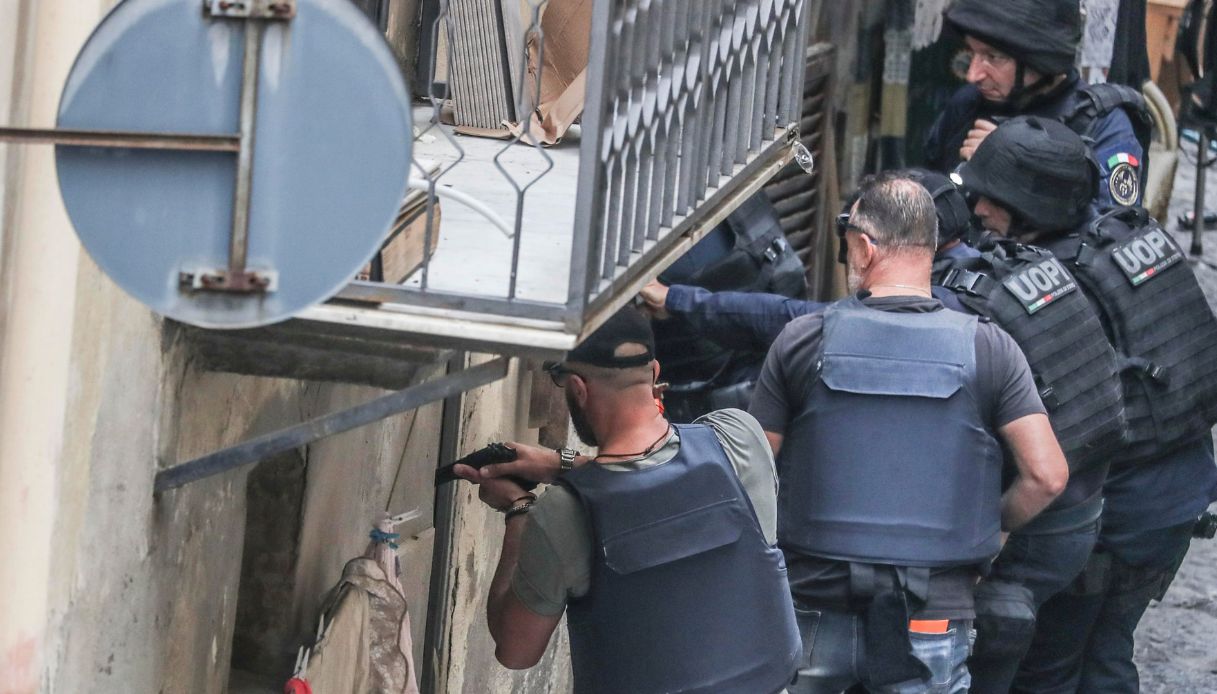 napoli quartieri spagnoli polizia