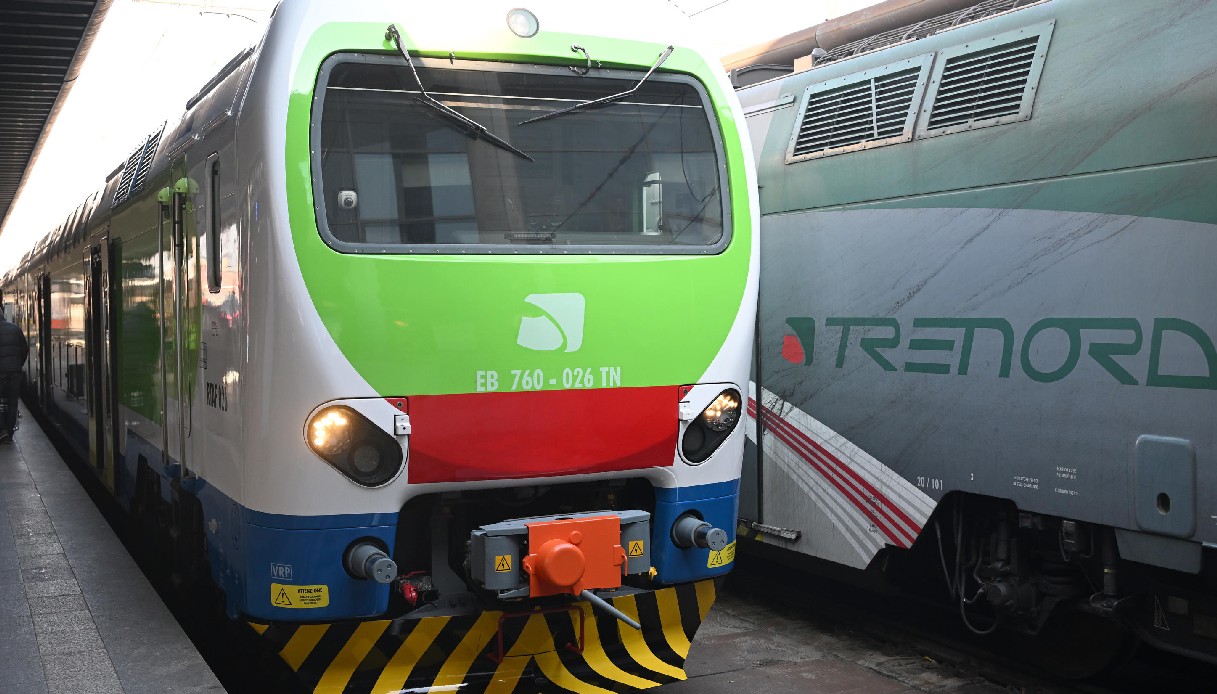 Caos treni di Trenord tra Saronno e Milano, disagi per i pendolari: cancellate le corse da e verso Malpensa