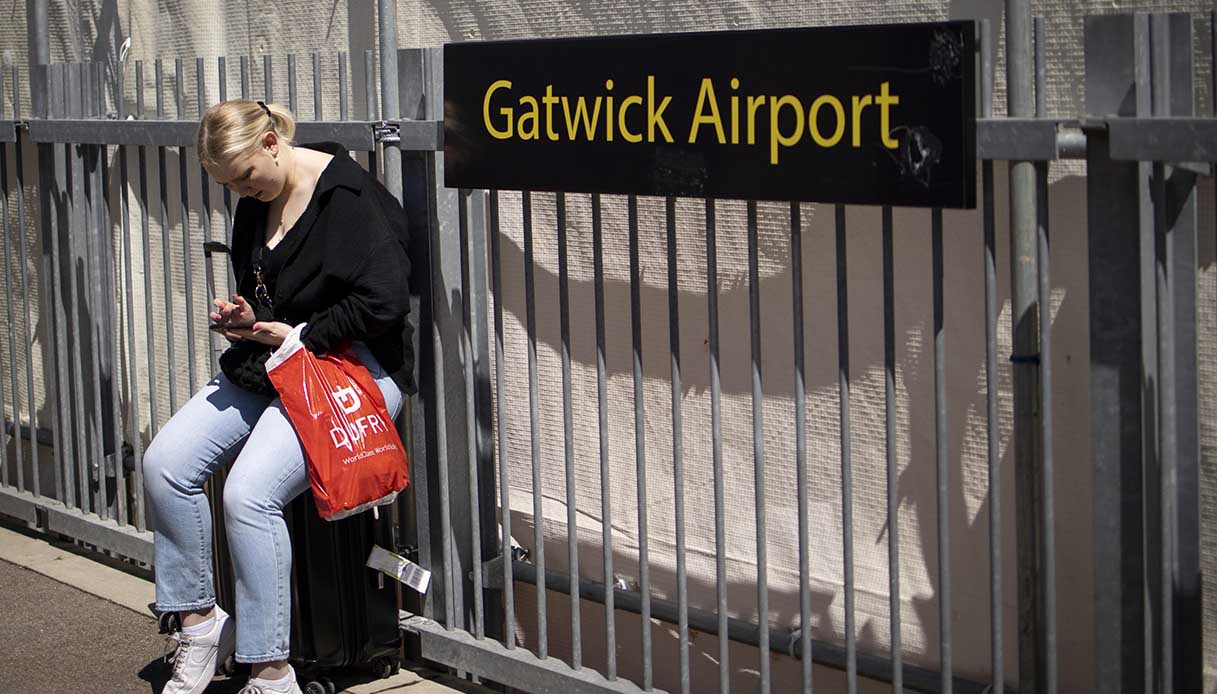 evacuato aeroporto gatwick londra