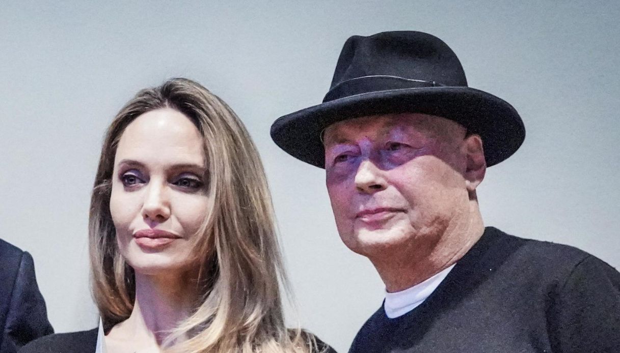 https://wips.plug.it/cips/notizie.virgilio.it/cms/2024/11/alessando-baricco-angelina-jolie.jpg