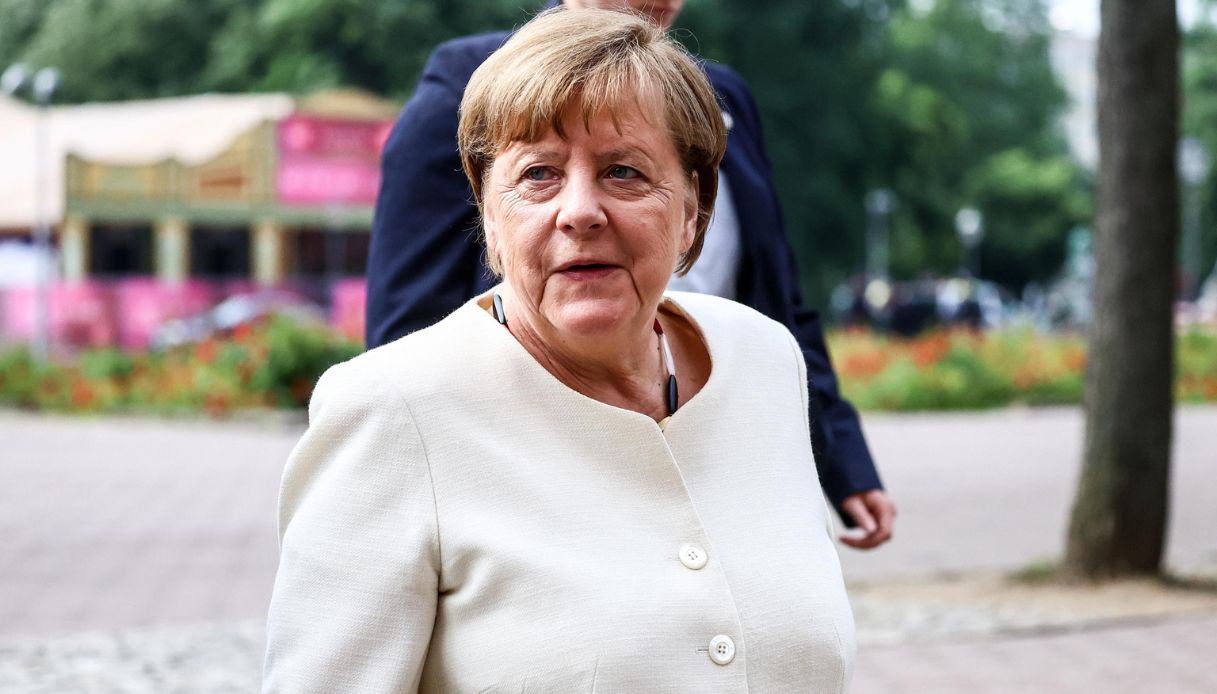 https://wips.plug.it/cips/notizie.virgilio.it/cms/2024/11/angela-merkel-berlusconi-putin.jpg