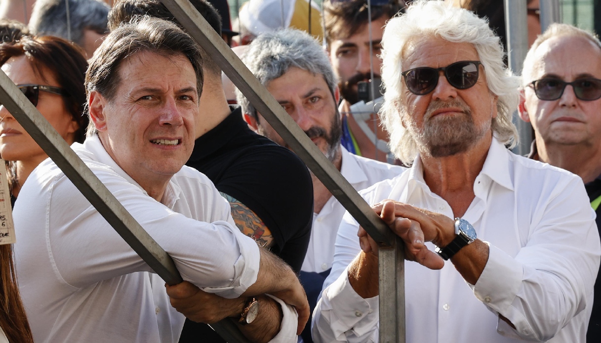 https://wips.plug.it/cips/notizie.virgilio.it/cms/2024/11/beppe-grillo-giuseppe-conte-m5s.jpg