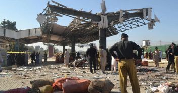 bomba-stazione-quetta-pakistan-morti-feriti