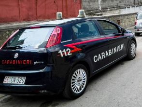 Donna trovata morta in auto a Leporano vicino Taranto, corpo in una pozza di sangue: aperta indagine