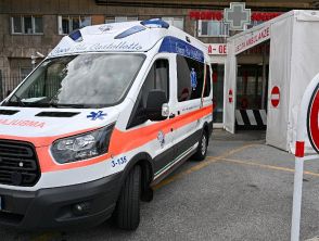 Ragazzo di 19 anni accoltellato a Napoli, fendenti inferti da una 15enne al culmine di una lite in strada