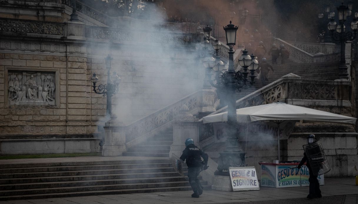 https://wips.plug.it/cips/notizie.virgilio.it/cms/2024/11/corteo-casapound-bologna-2.jpg