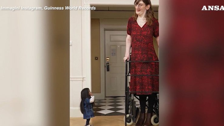 shortest-tallest-woman-video-guinness