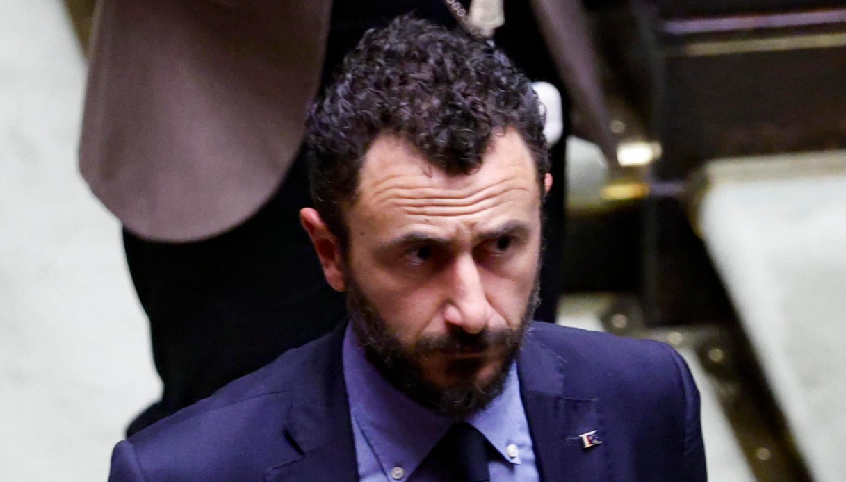 https://wips.plug.it/cips/notizie.virgilio.it/cms/2024/11/emanuele-pozzolo-commissione-difesa-meloni.jpg