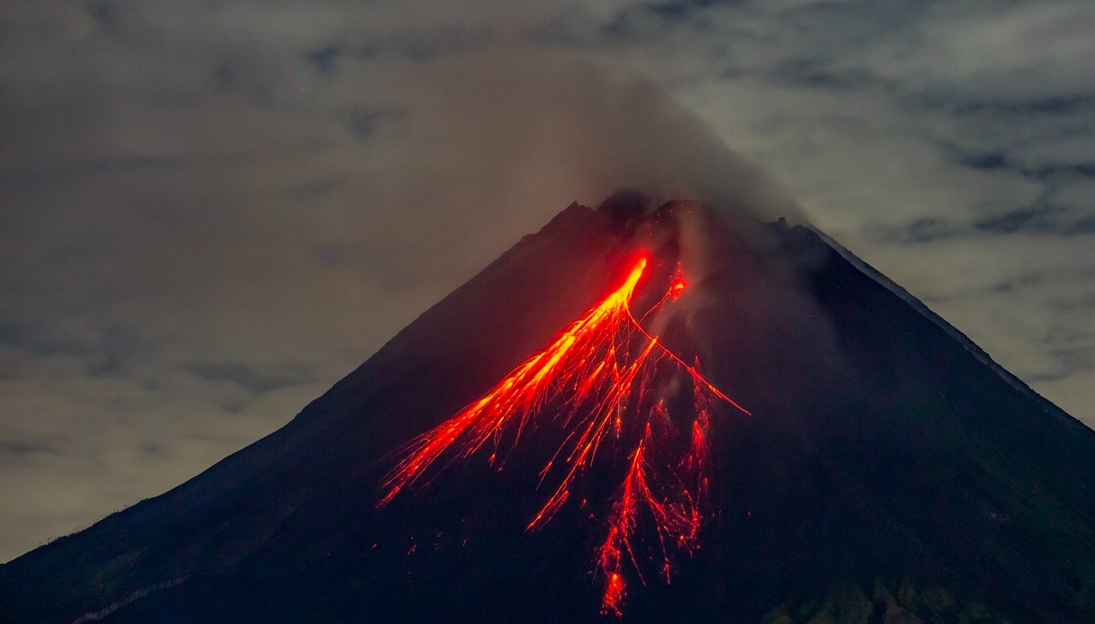 Eruzione vulcanica lava