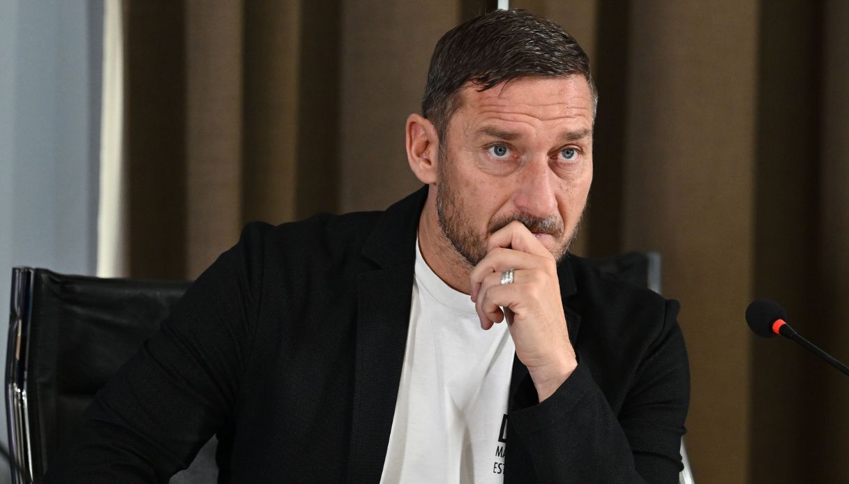 Francesco Totti indagato per omessa dichiarazione dei redditi: dai debiti di  gioco agli spot, tutte le ombre