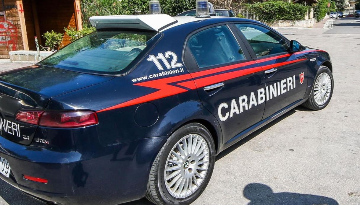 Bambino di 10 anni accoltella 13enne a Giugliano vicino Napoli: la versione del baby aggressore