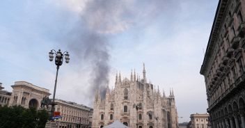 incendio-milano-piazza-duomo