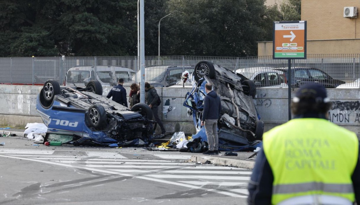 Morto nello scontro a Roma tra volanti della polizia, la vittima è un ...