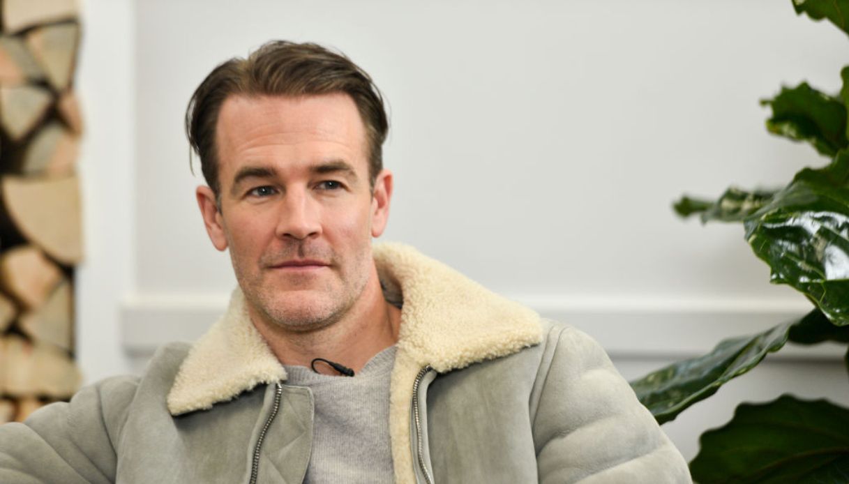 https://wips.plug.it/cips/notizie.virgilio.it/cms/2024/11/james-van-der-beek-dawson-creek-cancro-colon.jpg