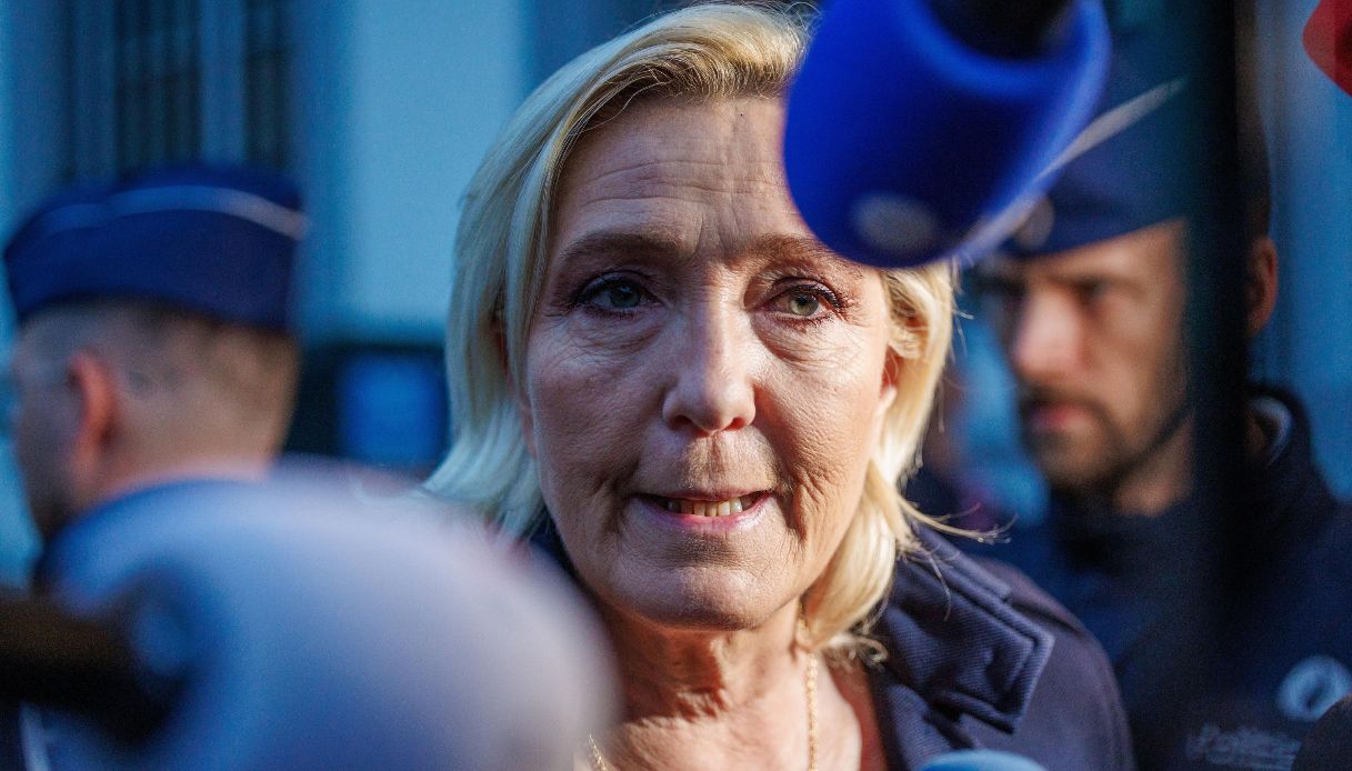 https://wips.plug.it/cips/notizie.virgilio.it/cms/2024/11/marine-le-pen.jpg