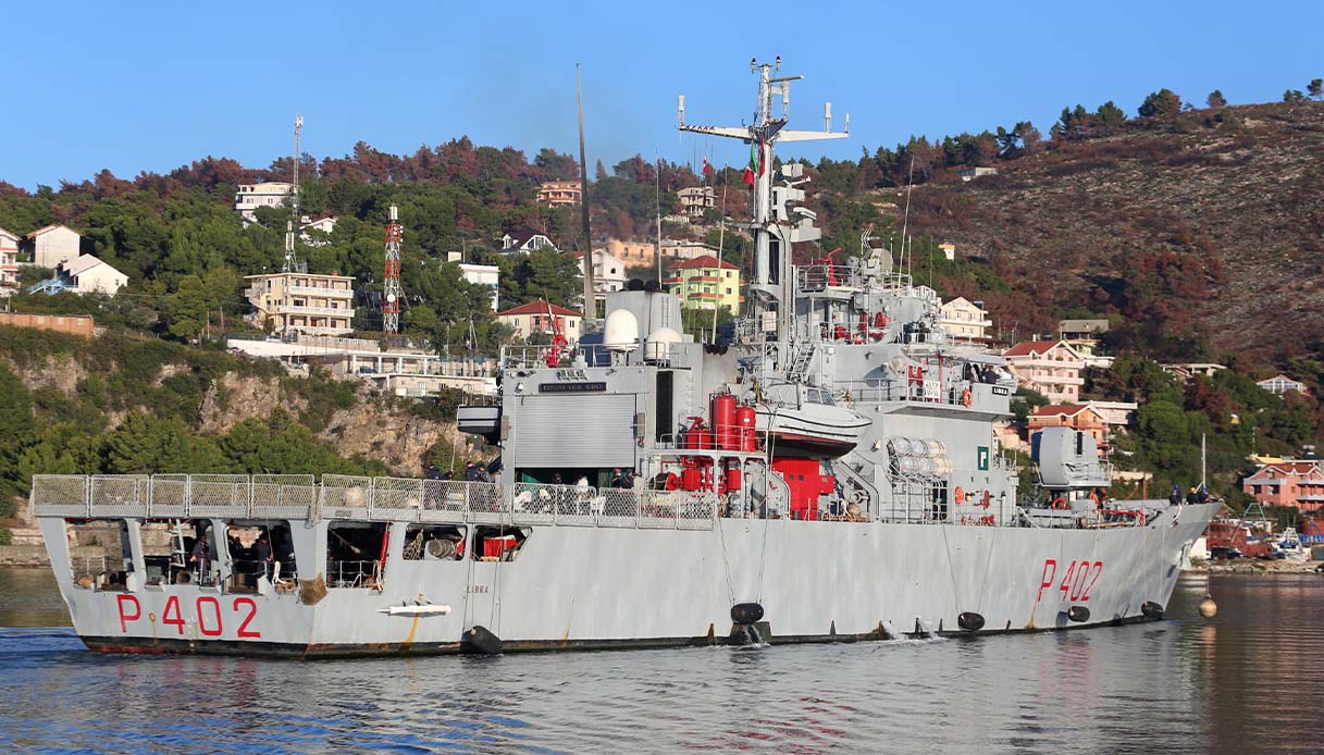 nave libra migranti albania italia