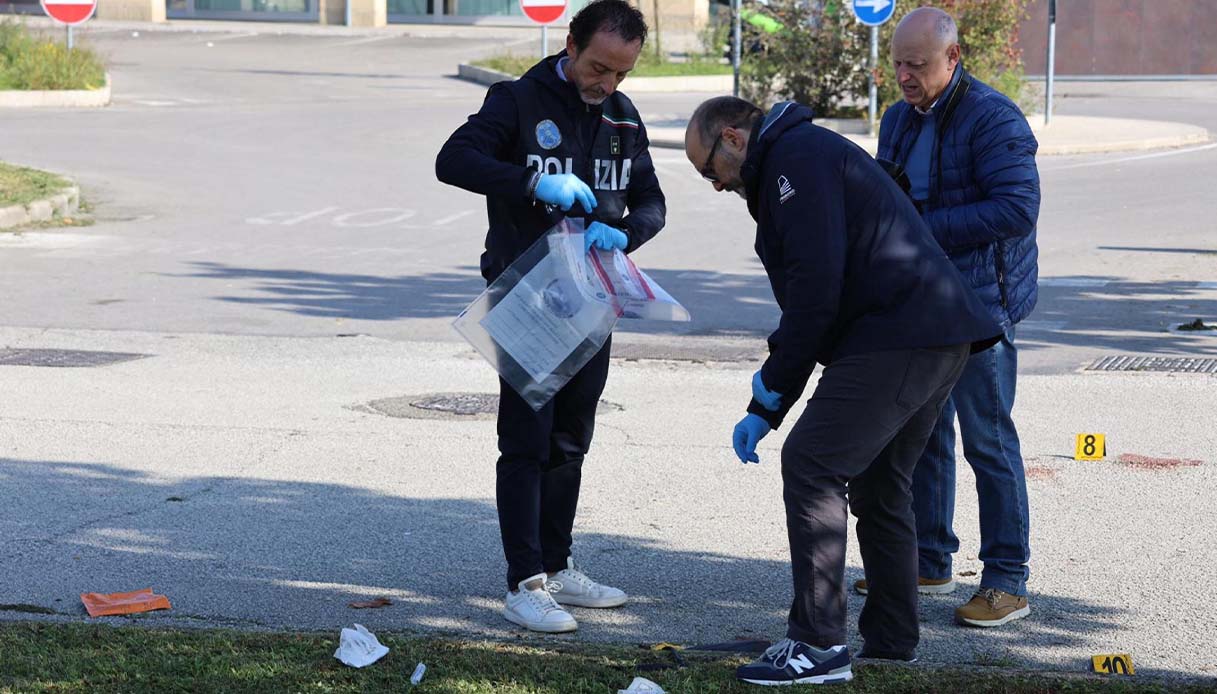 Omicidio a Foligno, Salvatore Postiglione accoltellato e trovato agonizzante in auto: le foto del parcheggio