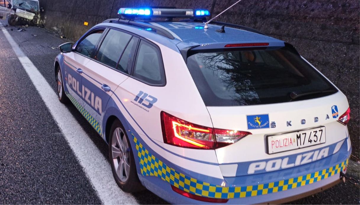 https://wips.plug.it/cips/notizie.virgilio.it/cms/2024/11/polizia-stradale.jpg