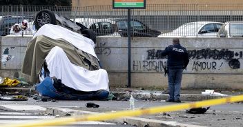 poliziotto-morto-incidente-roma-volanti-scontro-rottami