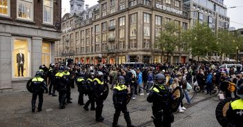 scontri-polizia-manifestanti-amsterdam