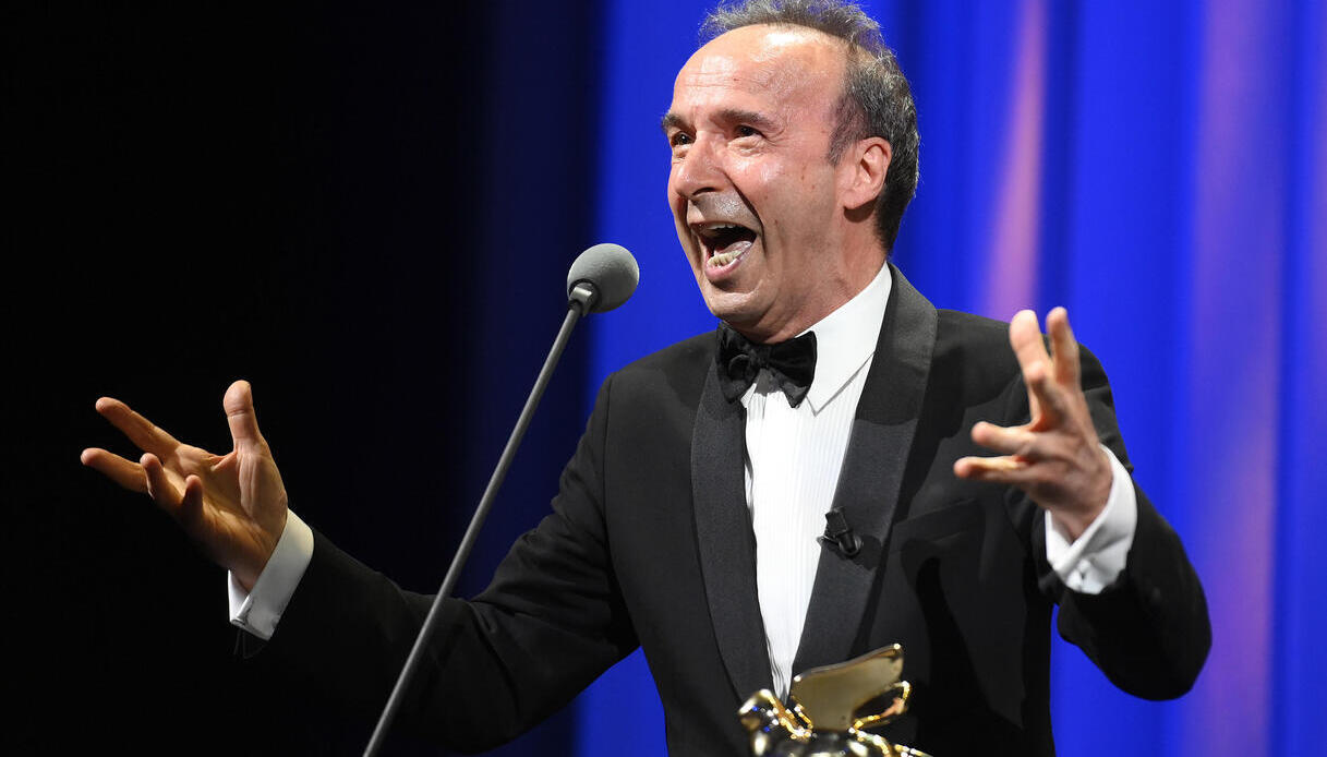 statua benigni castiglion fiorentino imbrattata