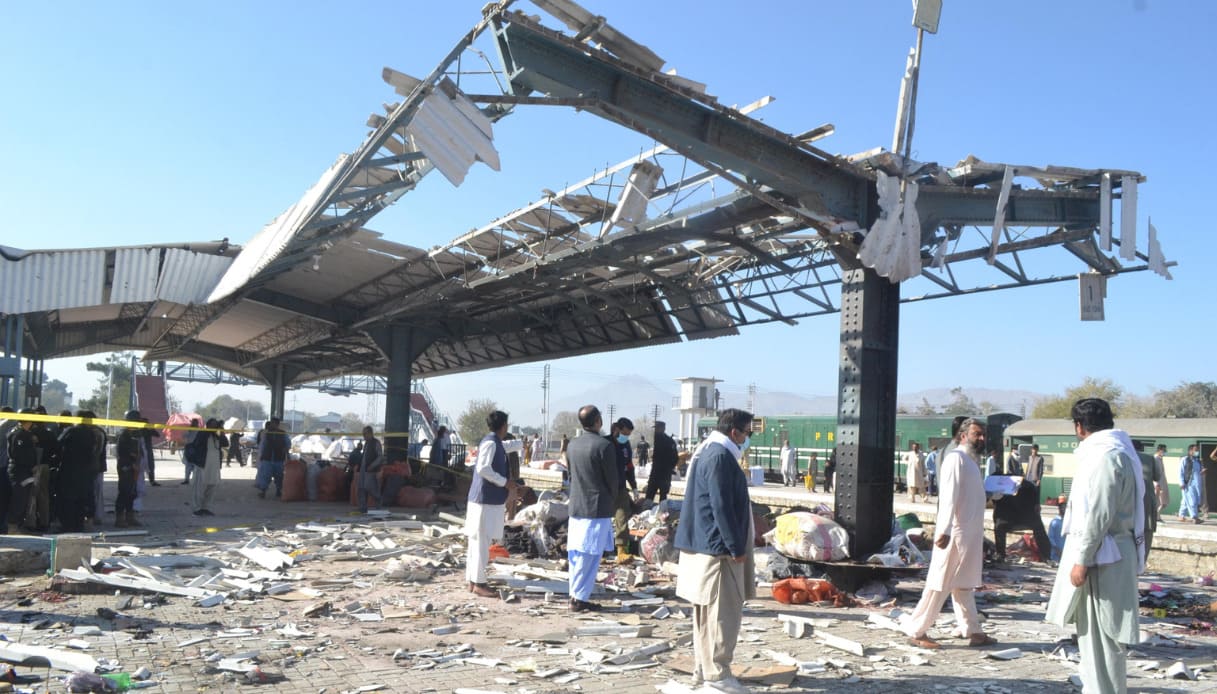 stazione-quetta-bomba-pakistan-morti-feriti