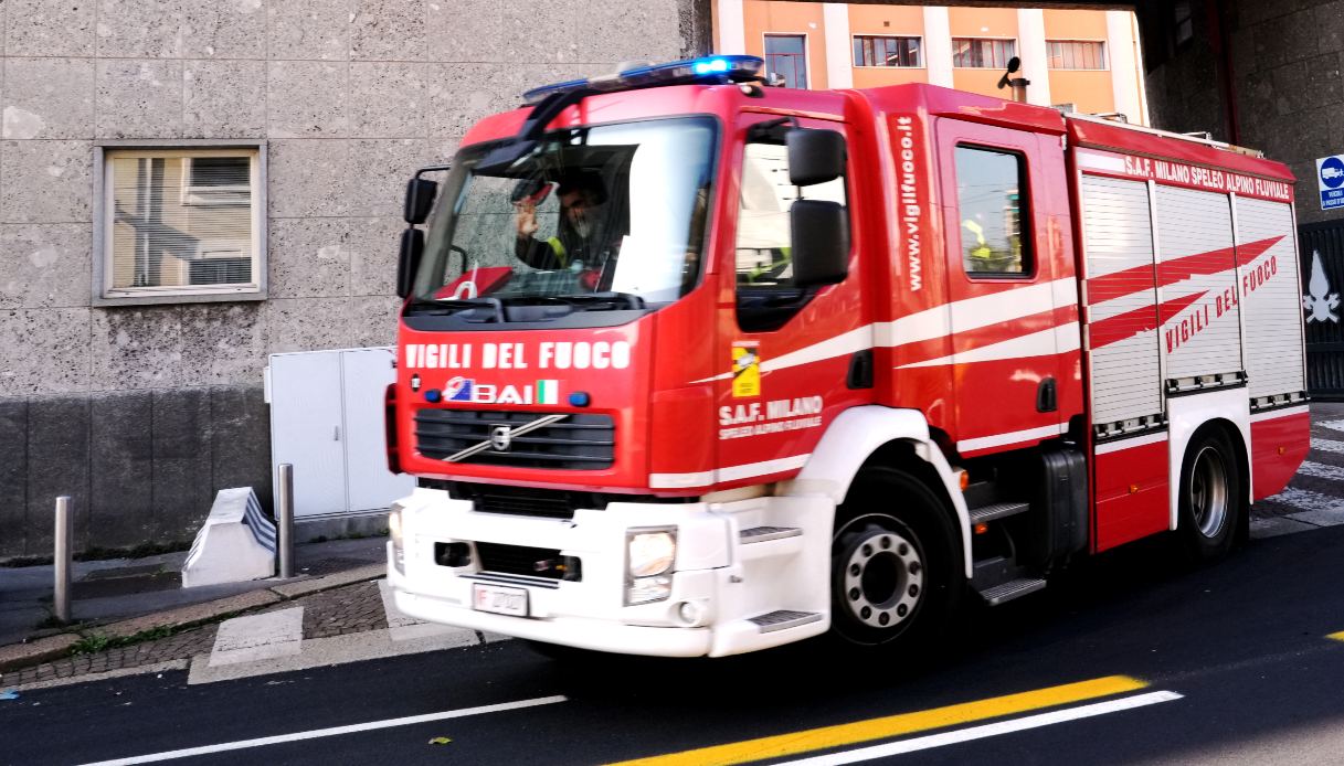 Giostra si ferma a Novi Ligure, 13enne bloccato a una decina di metri di altezza: chiamati i Vigili del Fuoco