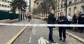 15enne-morto-accoltellato-scuola-parigi