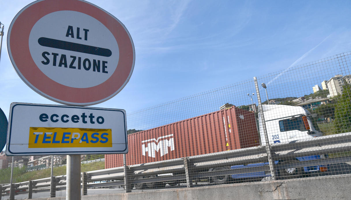 Autostrada A10 Genova Savona chiusa per vento forte, raffiche oltre i 90 km orari: chi non può circolare