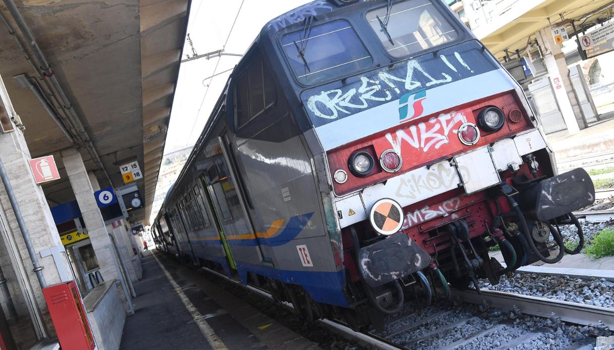 Capotreno aggredita a Finale Ligure sull