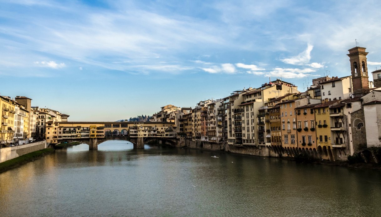 Finta turista prenota una casa su Airbnb per 3 giorni a Firenze: la occupa da 8 mesi, proprietaria disperata