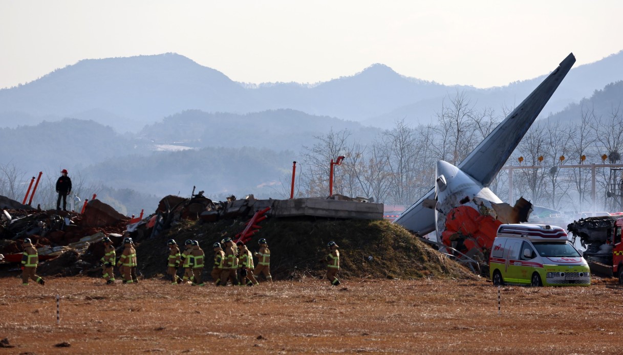 https://wips.plug.it/cips/notizie.virgilio.it/cms/2024/12/corea-del-sud-incidente-aereo.jpg