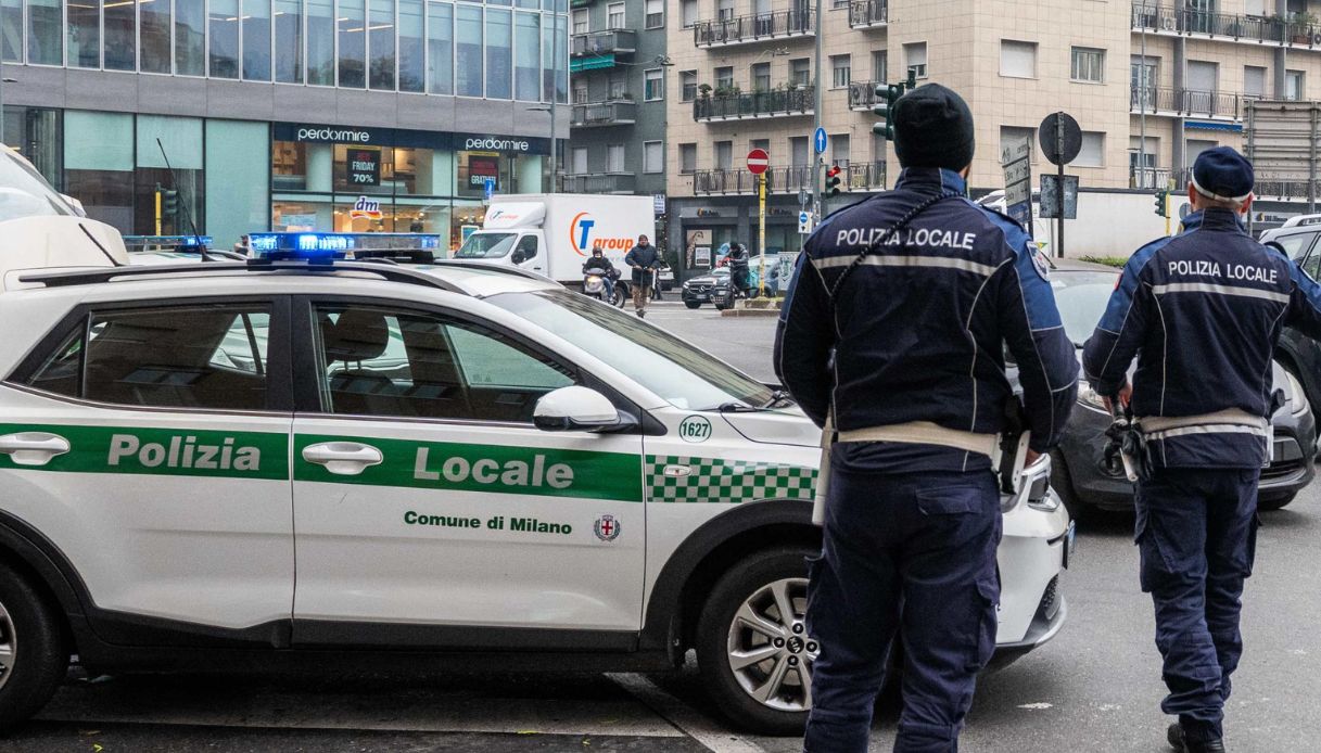 Investe mamma e figlio disabile a Milano sulle strisce e scappa, arrestato pirata della strada