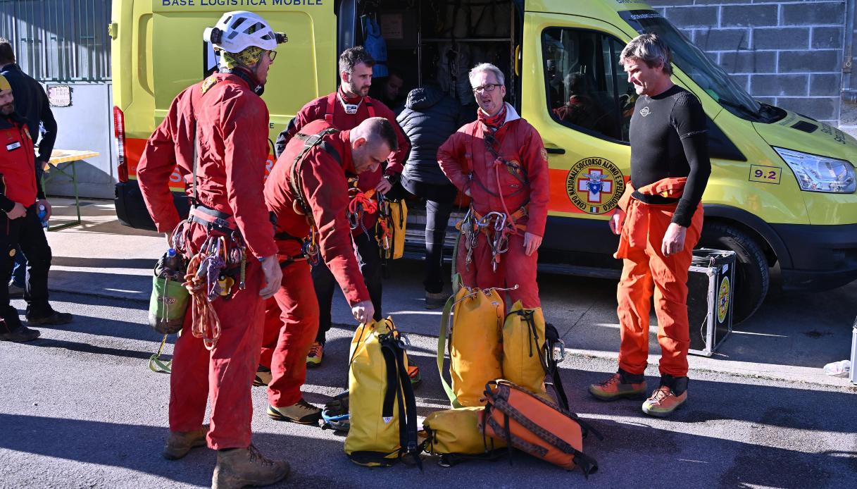 Speleologa Ottavia Piana bloccata nella grotta, a che punto sono i soccorsi e quando uscirà