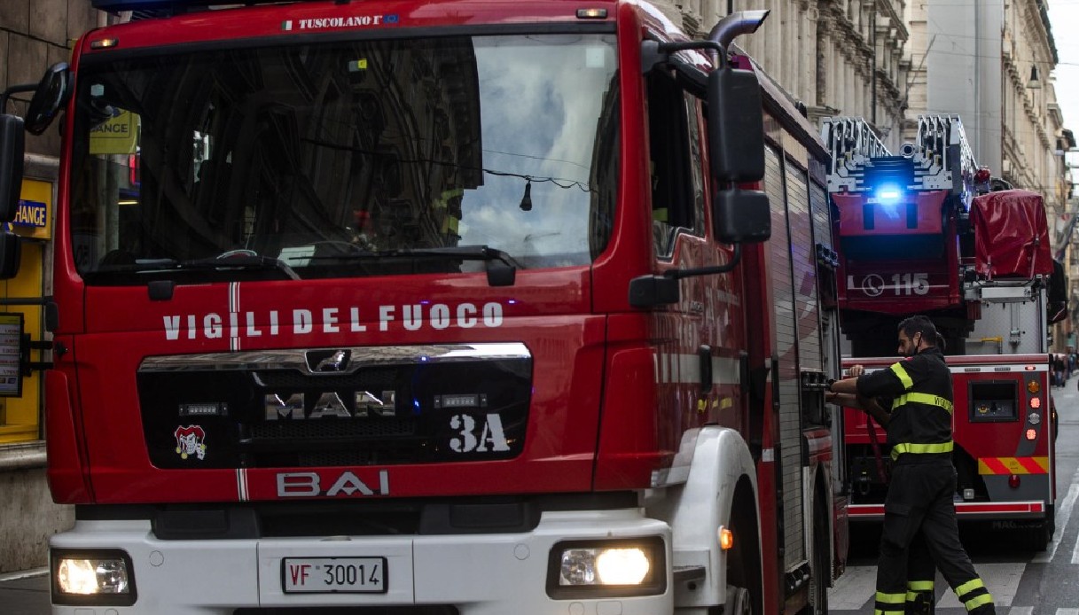 Incendio a Settimo Torinese, muore una donna di 49 anni: si era addormentata con la sigaretta accesa