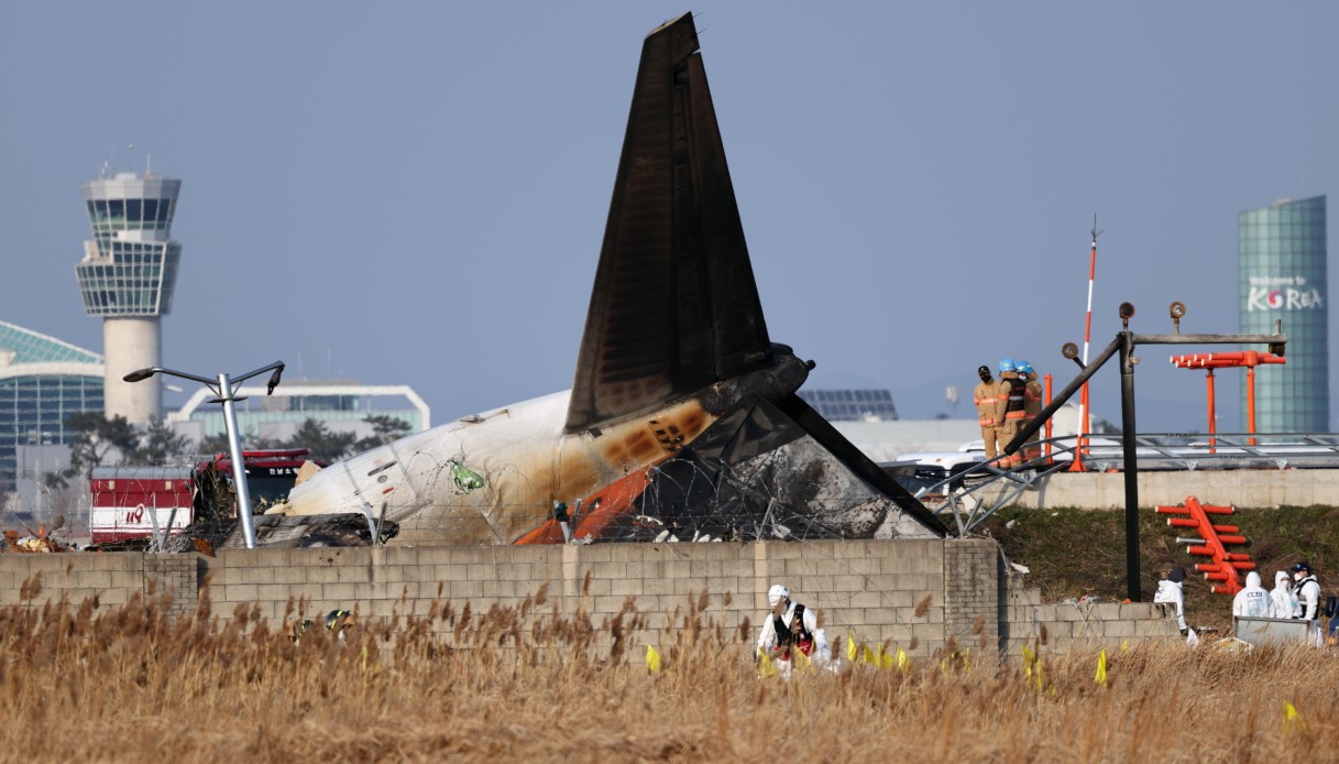 Aereo della compagnia Jeju Air si schianta in pista