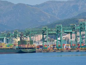 Incidente al porto di Genova, un operaio morto schiacciato e un altro ferito: sciopero immediato di 24 ore